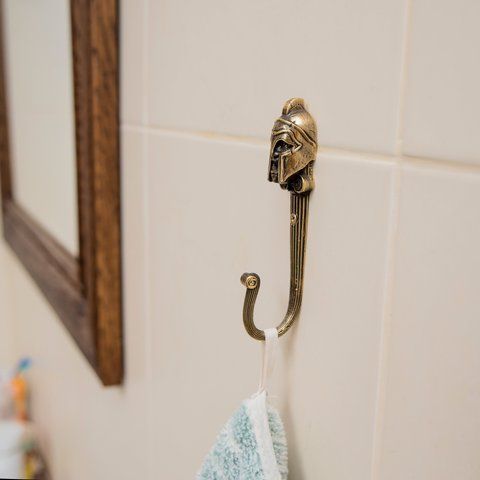Настенный крючок ручной работы из латуни "Спартанец" 7875930620099 фото